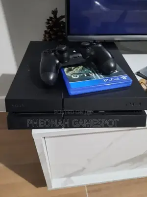 Ps4 Chipped Console With 16 Games and 2 Controllers