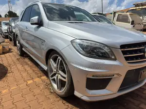 Photo - Mercedes-Benz M Class ML63 AMG 4dr SUV AWD (5.5L 8cyl Turbo 7A) 2014