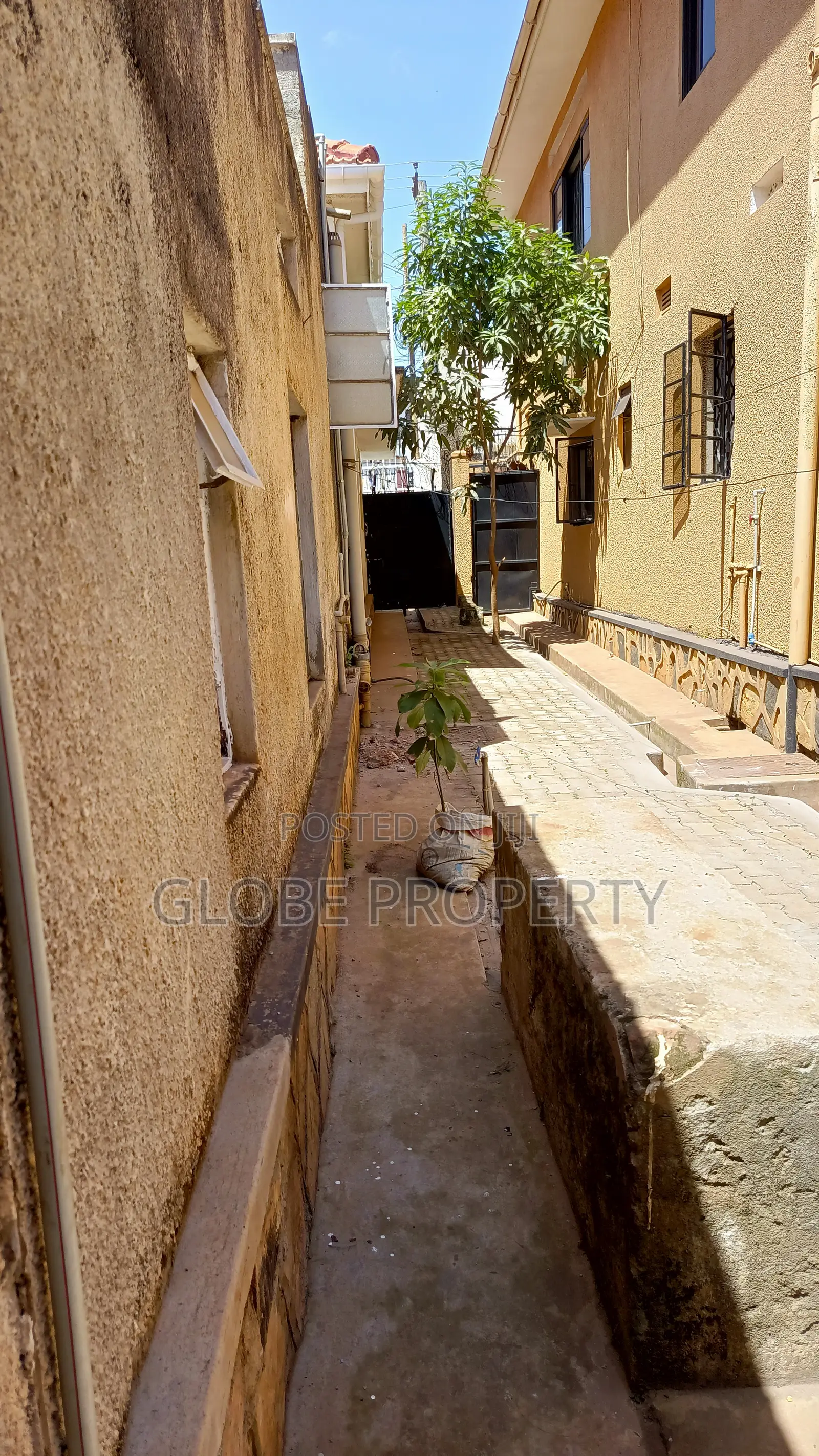 3bdrm Bungalow in Kamwokya, Central Division for rent