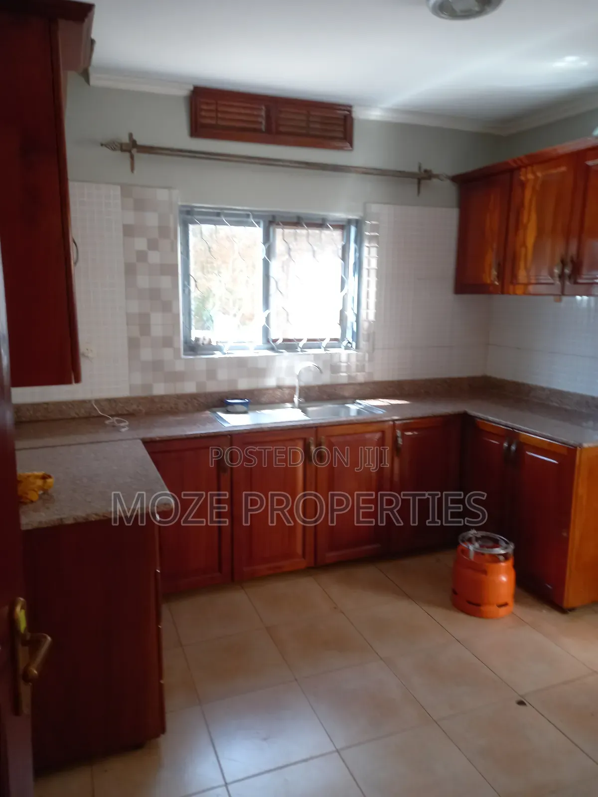 3bdrm Bungalow in Naalya Estate., Central Division for rent