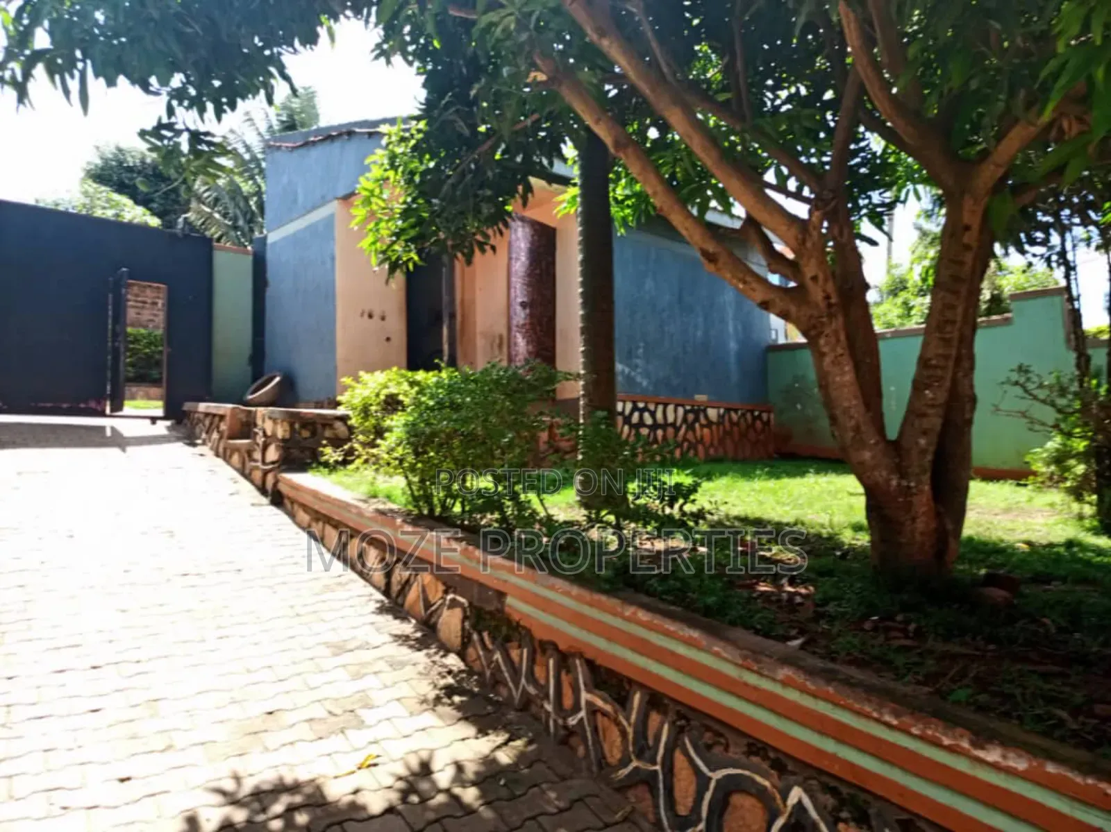 3bdrm Bungalow in Namugongo Nabusugwe., Central Division for sale