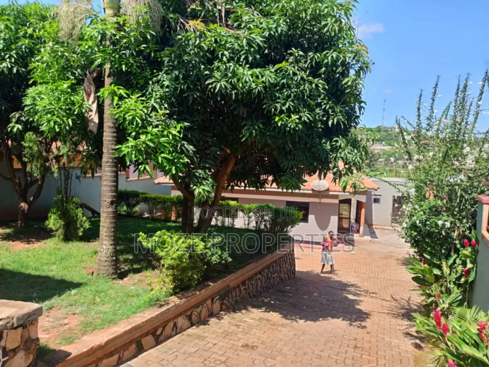 3bdrm Bungalow in Namugongo Nabusugwe., Central Division for sale