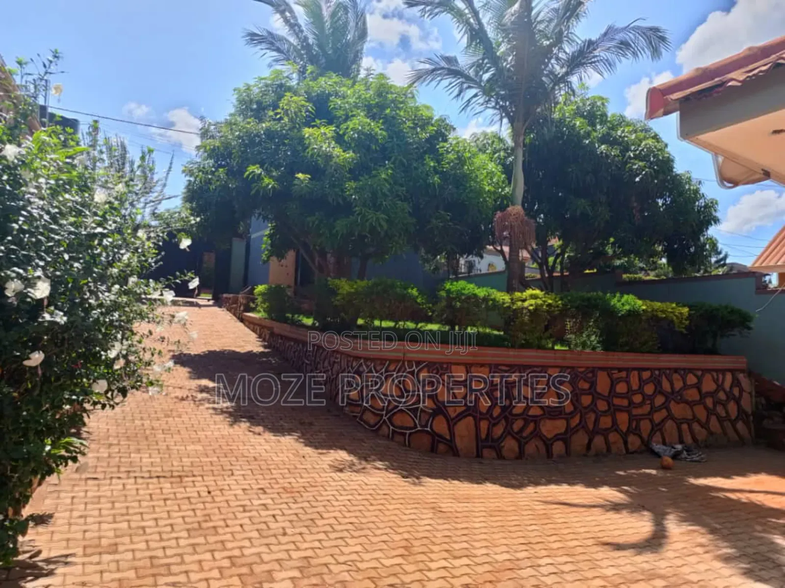 3bdrm Bungalow in Namugongo Nabusugwe., Central Division for sale