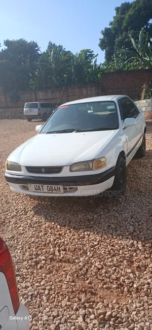 Photo - Toyota Corolla Automatic 1995 White