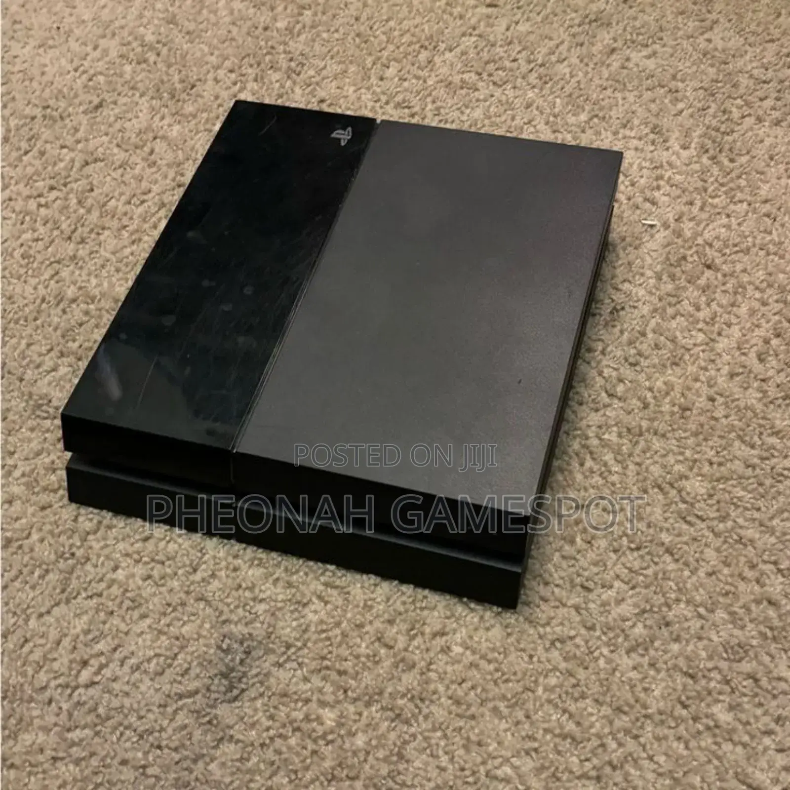 Playstation 4 Standard Chipped, 18 Games and 2 Controllers