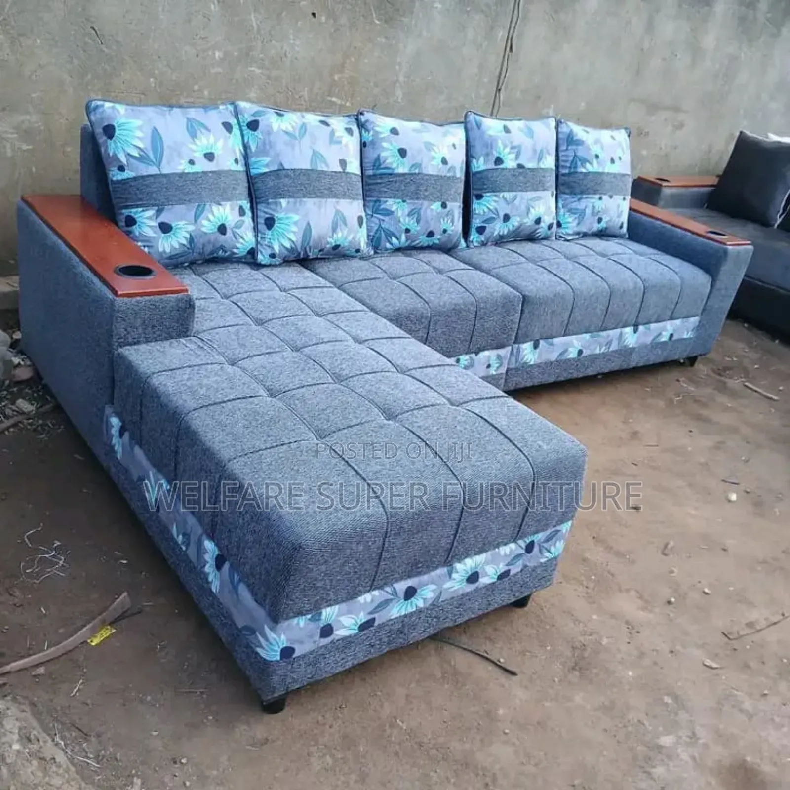Suitable L Chair