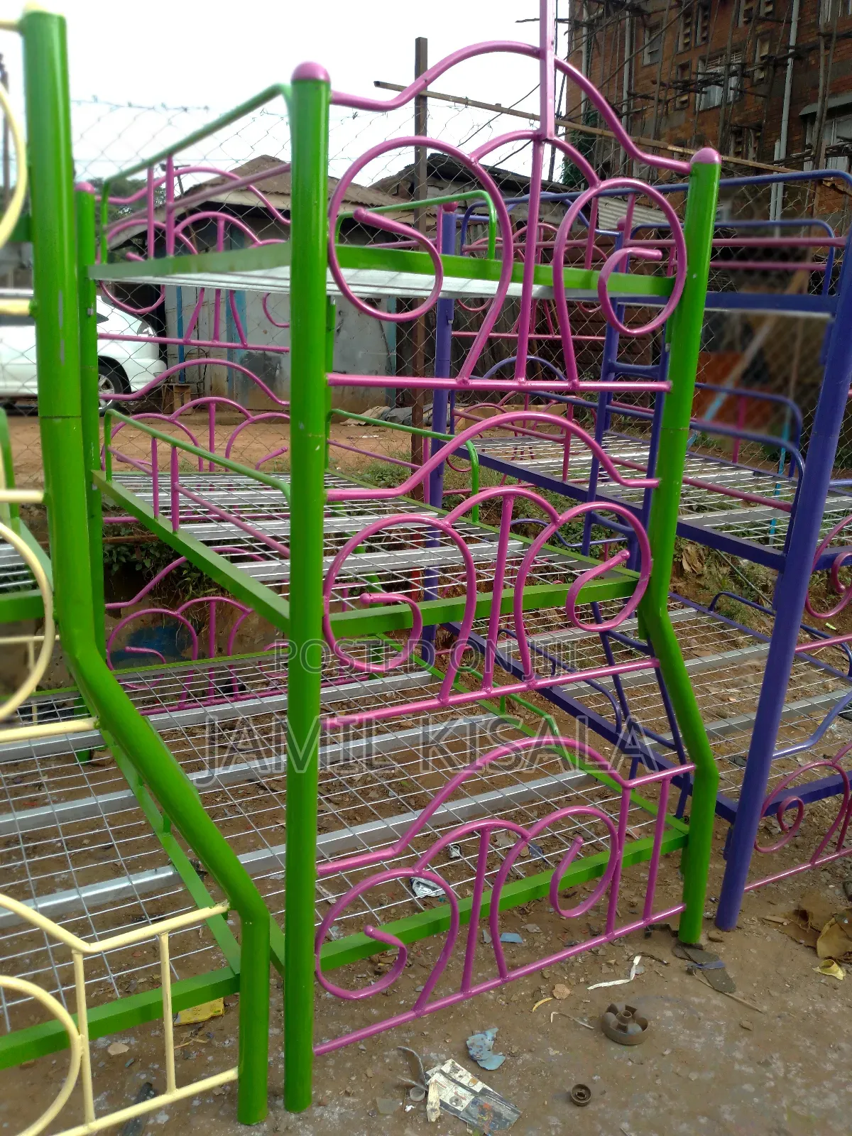 3 Decker With 4*6 Metallic Bed