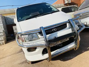 Photo - Toyota Regius 1999 White