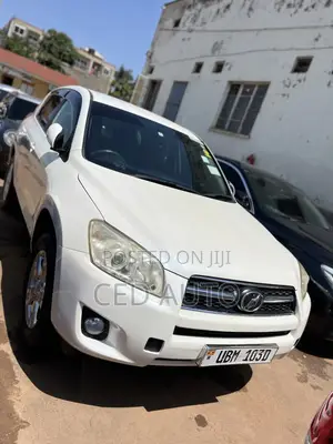 Toyota RAV4 2011 White