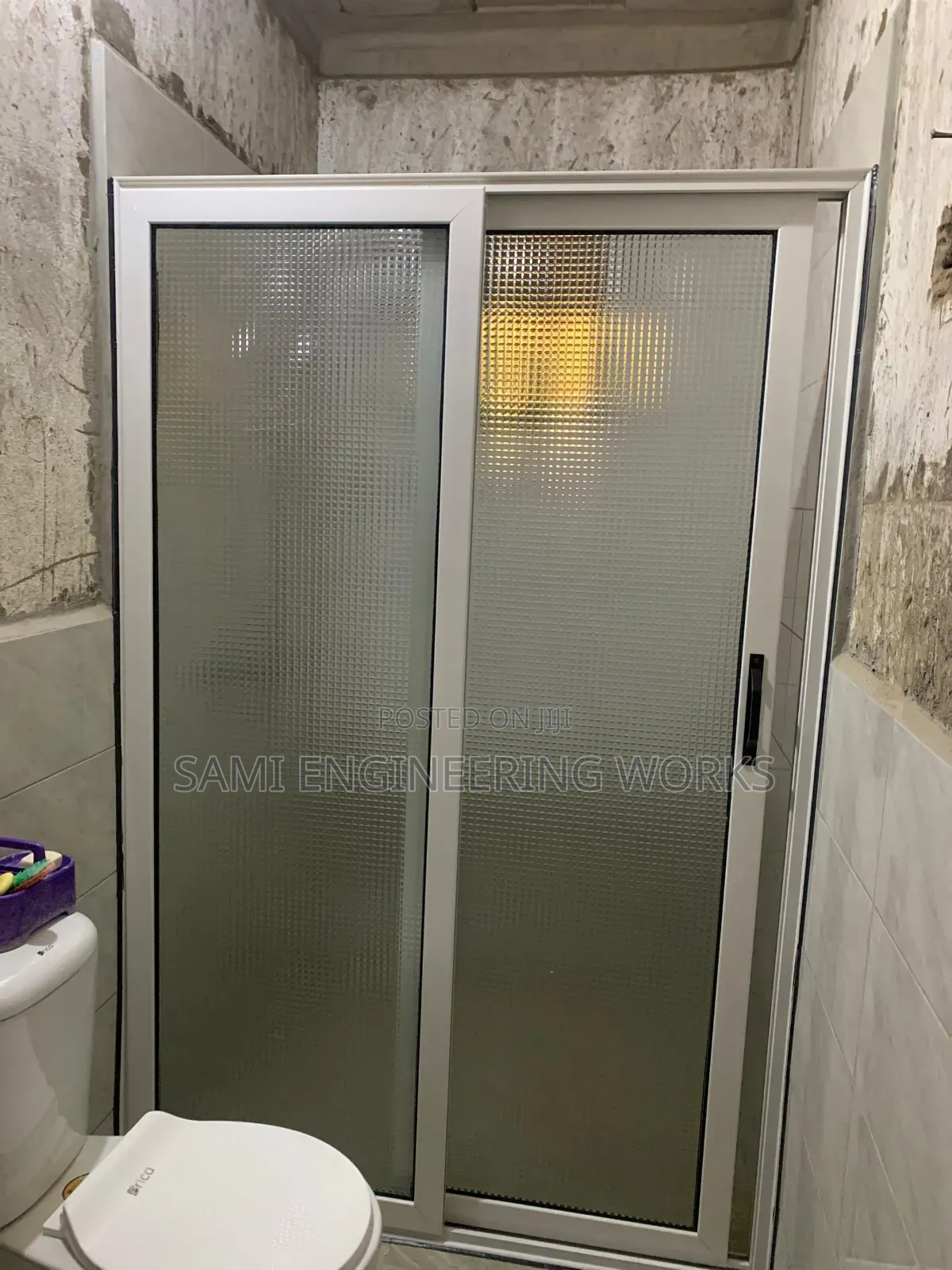Aluminum Slidding Shower Divider Mutungo