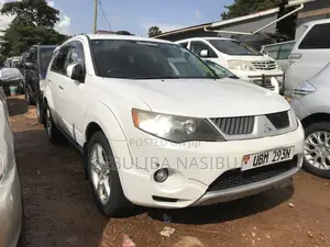 Photo - Mitsubishi Outlander 2008 White