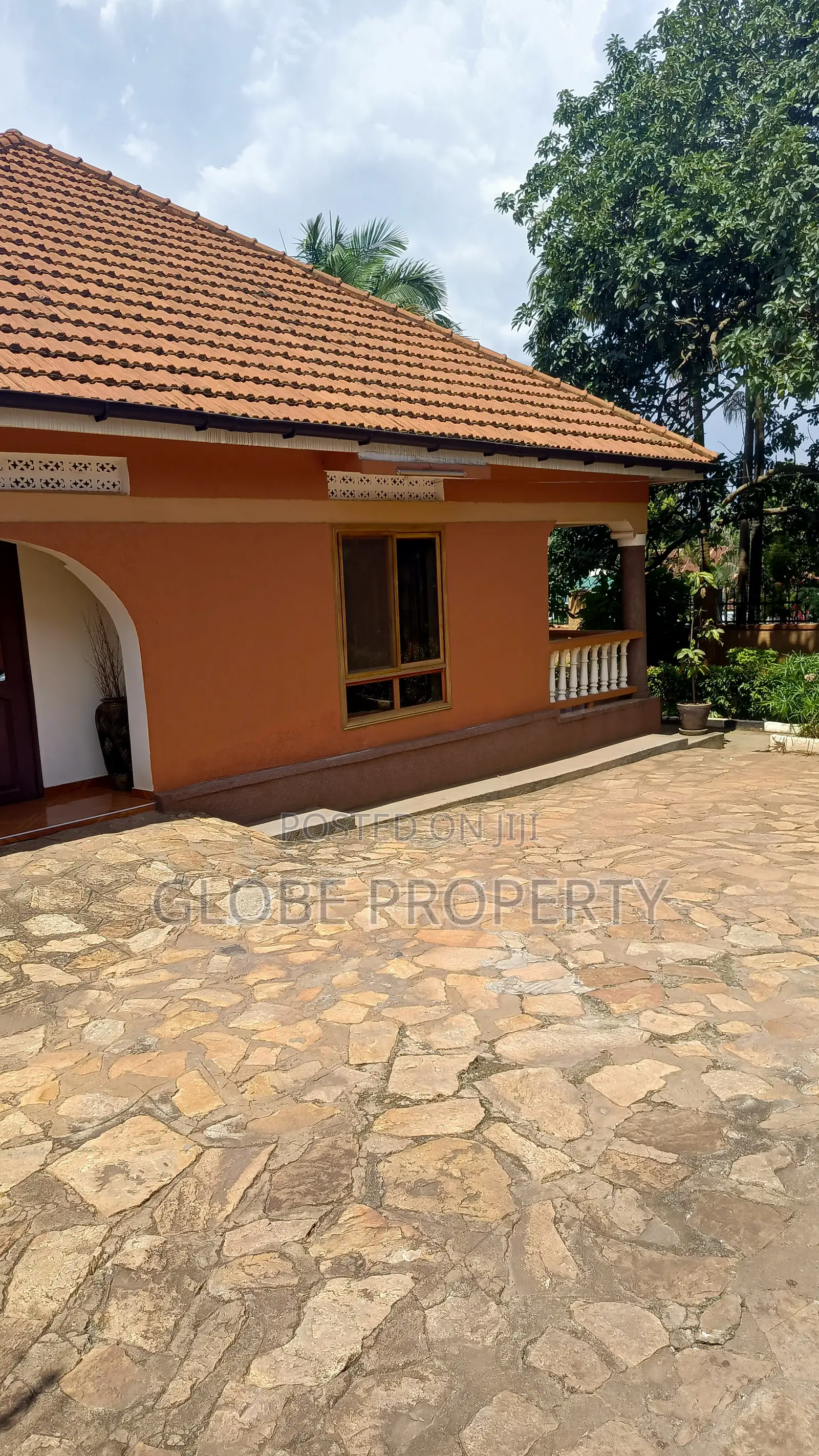 4bdrm Bungalow in Bukoto Near Oryx, Central Division for rent