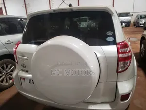 Toyota RAV4 Limited 2011 White