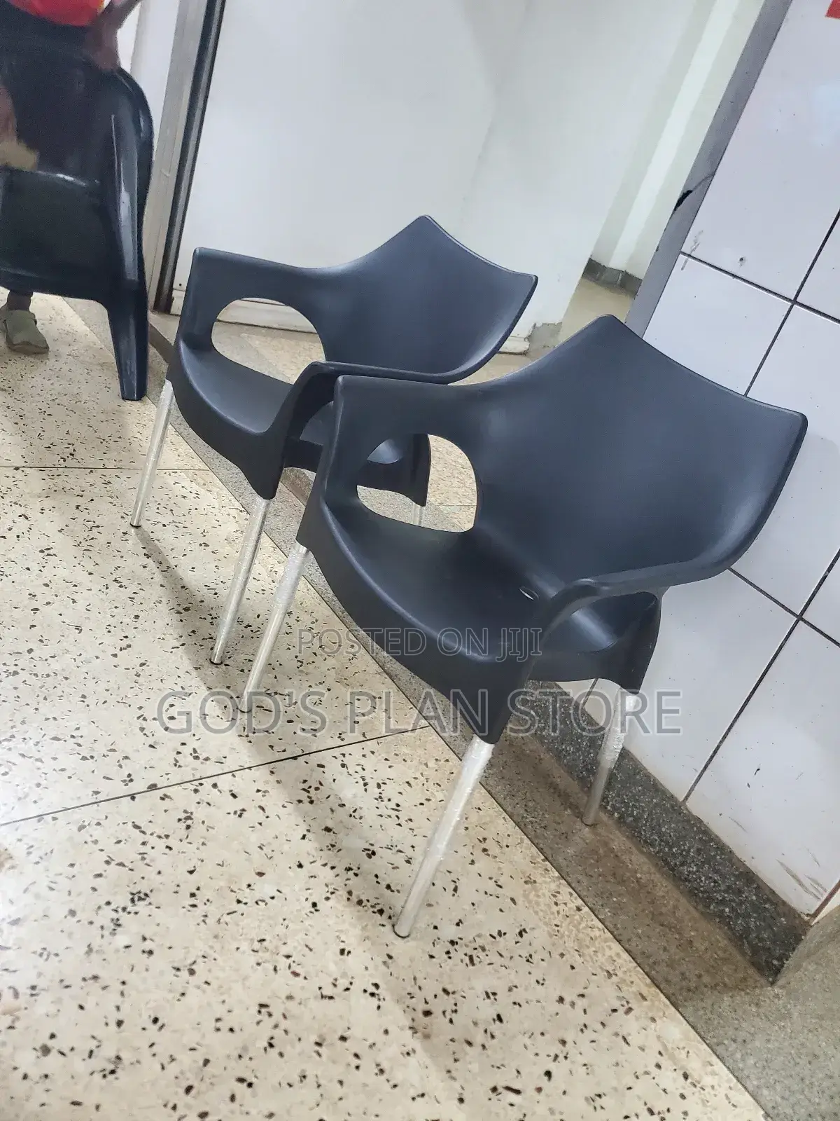 Bar and Restaurant Steel Legs Plastic Chairs