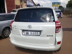 Toyota RAV4 2.5 2011 White