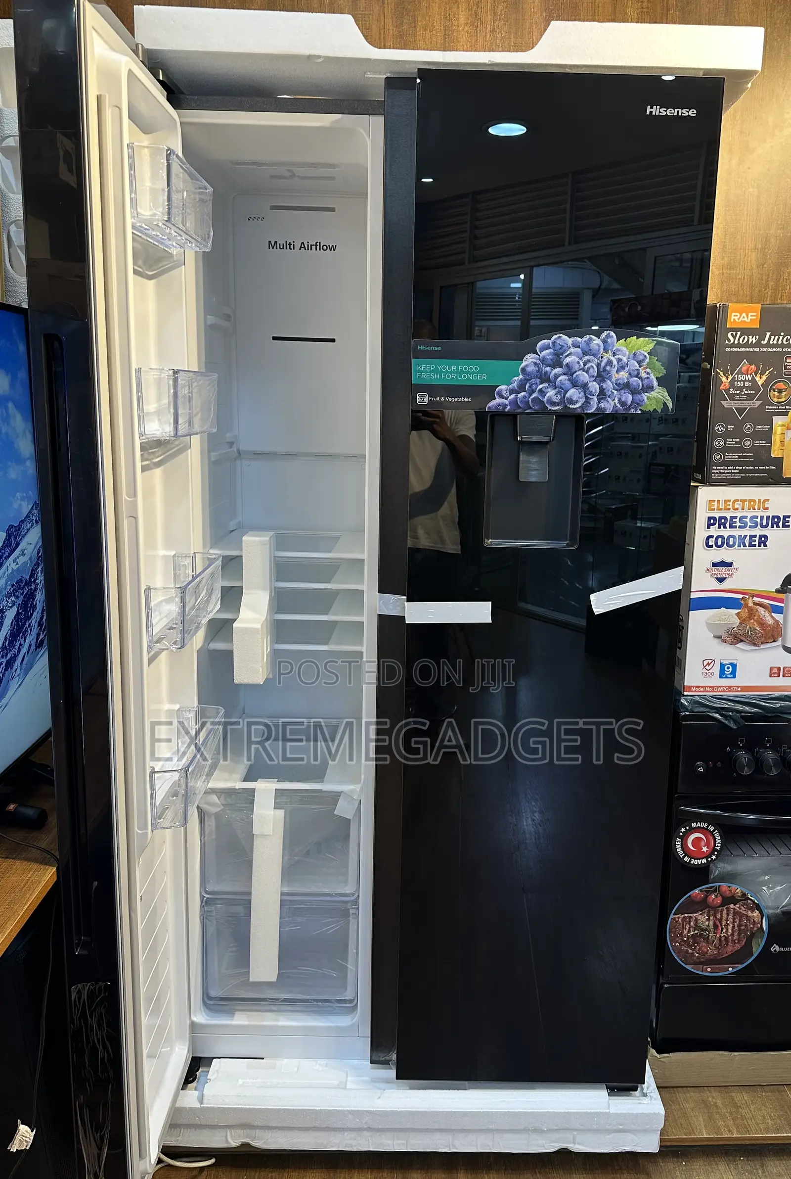 670l Hisense Fridge Side by Side/ Black Color/ Despenser.