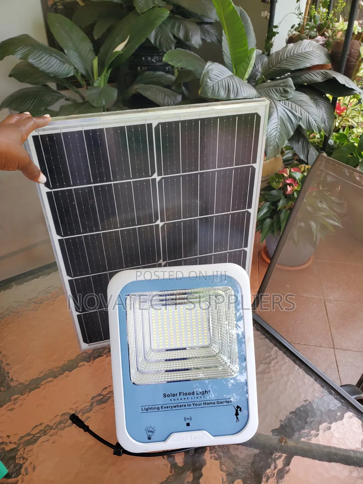 200w Original Radar Solar Flood Lights/ Inbuilt Battery