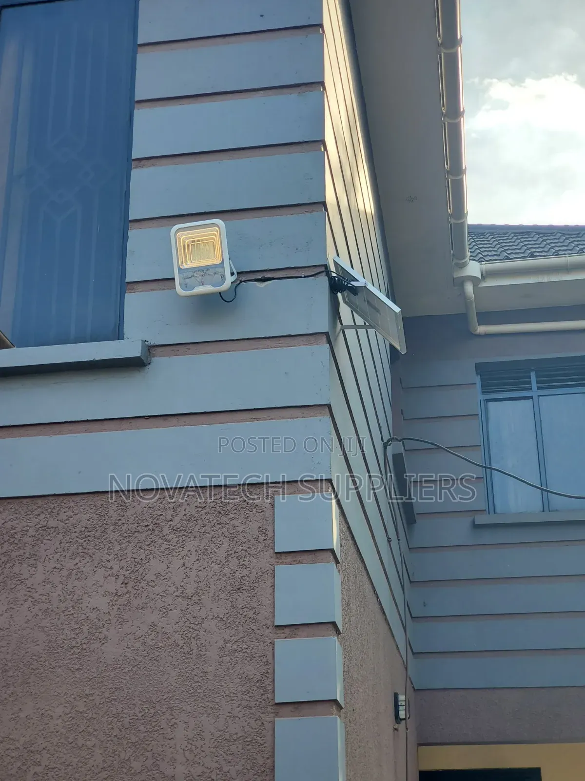 200w Original Radar Solar Flood Lights/ Inbuilt Battery