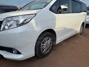 Toyota Noah 2.0 AWD (8 Seater) 2016 Off white