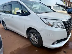 Toyota Noah 2.0 AWD (8 Seater) 2016 Off white