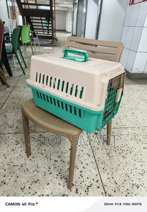Photo - Plastic Dog Cage Carrier