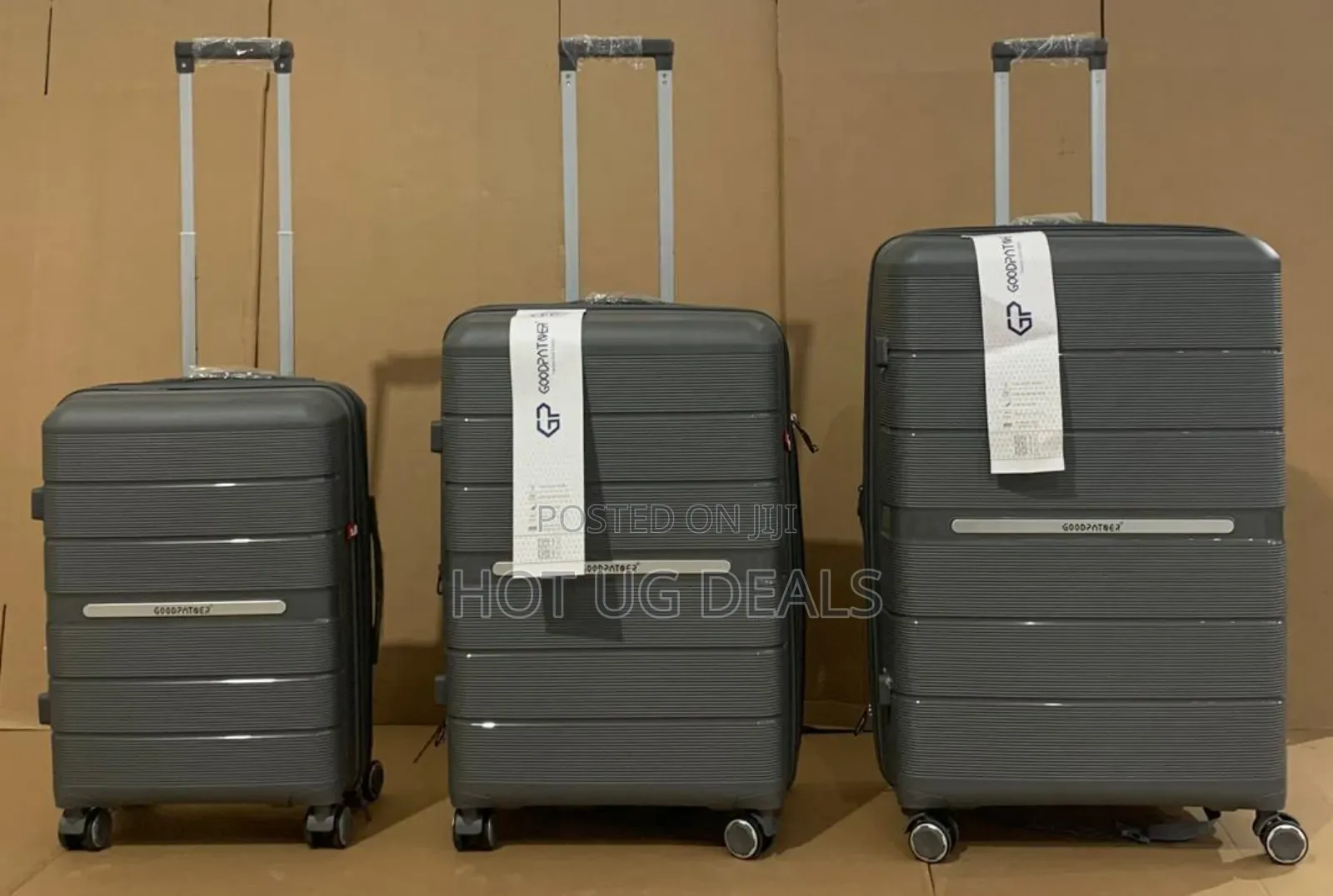 Medium Size Travelling Suitcase - Multicolor