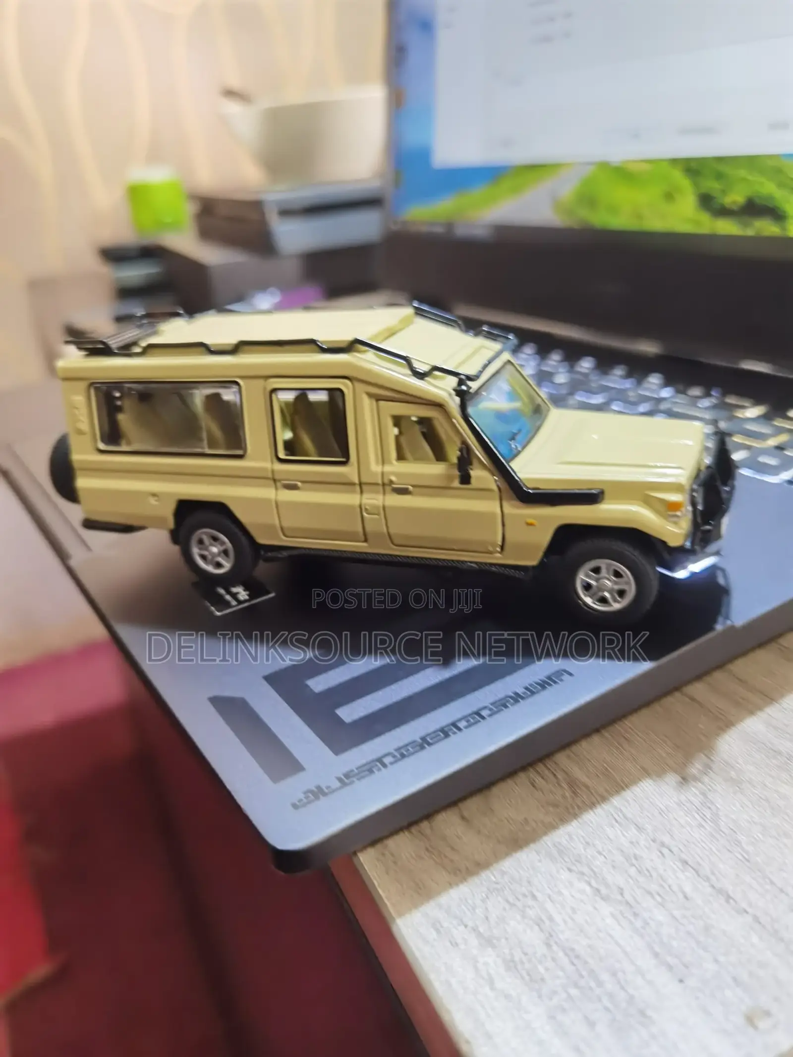Land Cruisier Tourist Vehicle Toy