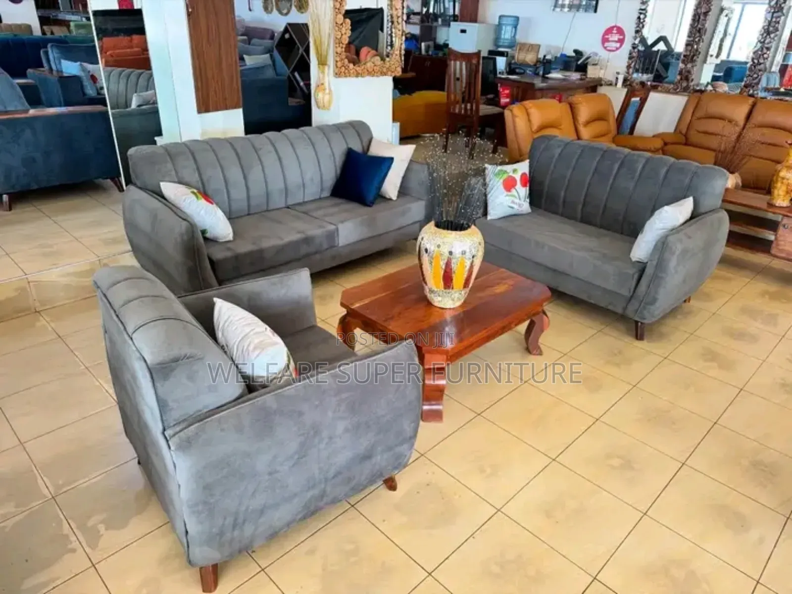 Exertive 5 Seater With Woolen Material for Home Use