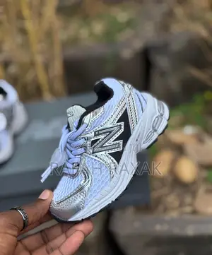 Photo - White/Silver Kid’S New Balance 860v2 Children’S Sneakers