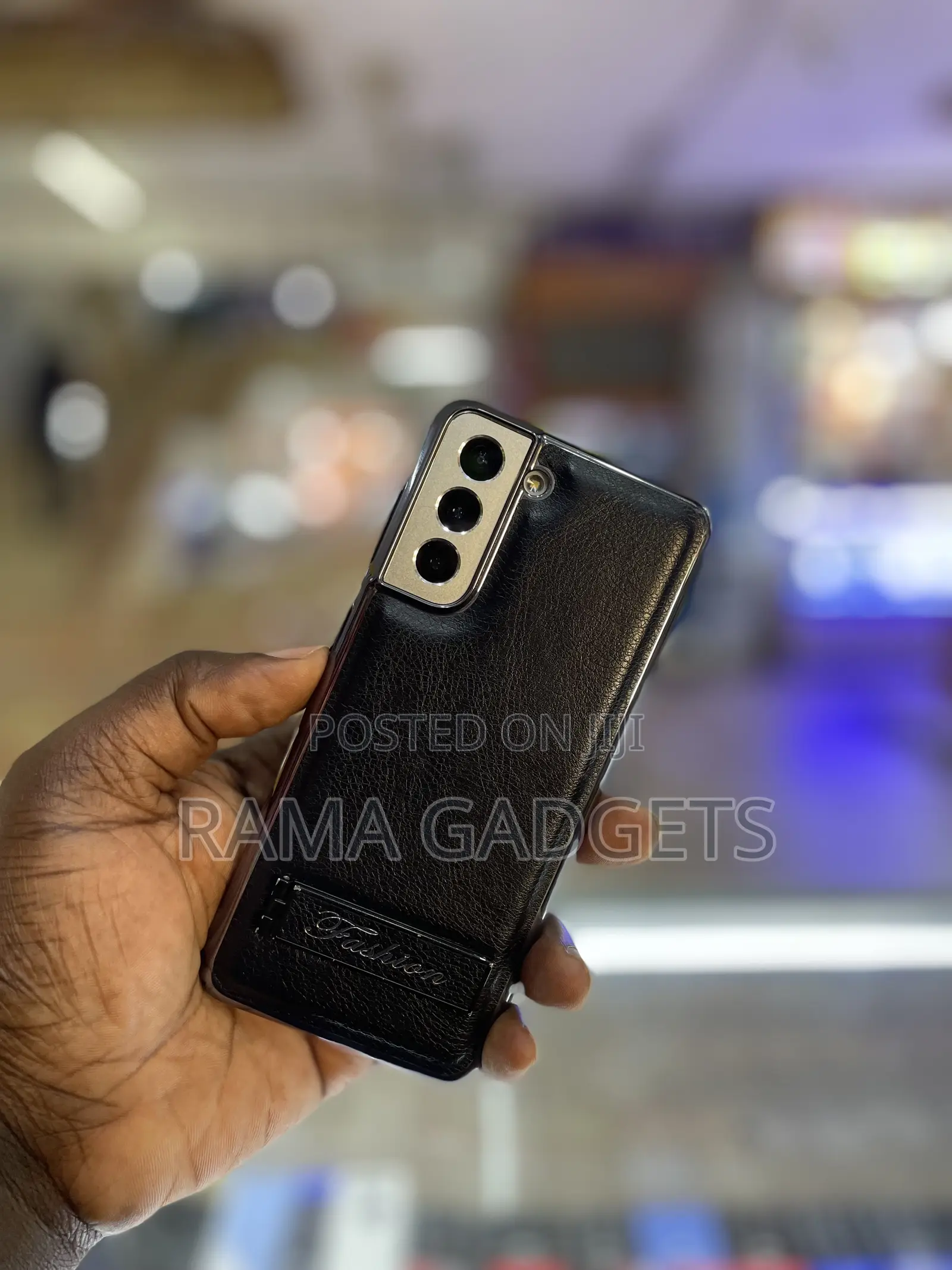 Galaxy S21 Case
Black Leather