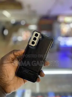 Galaxy S21 Case
Black Leather