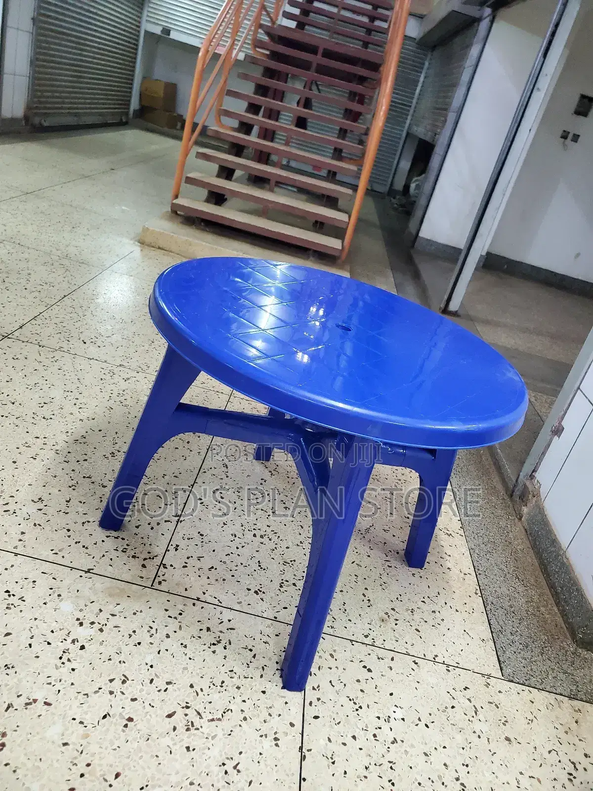 Bar and Restaurant Plastic Round Table