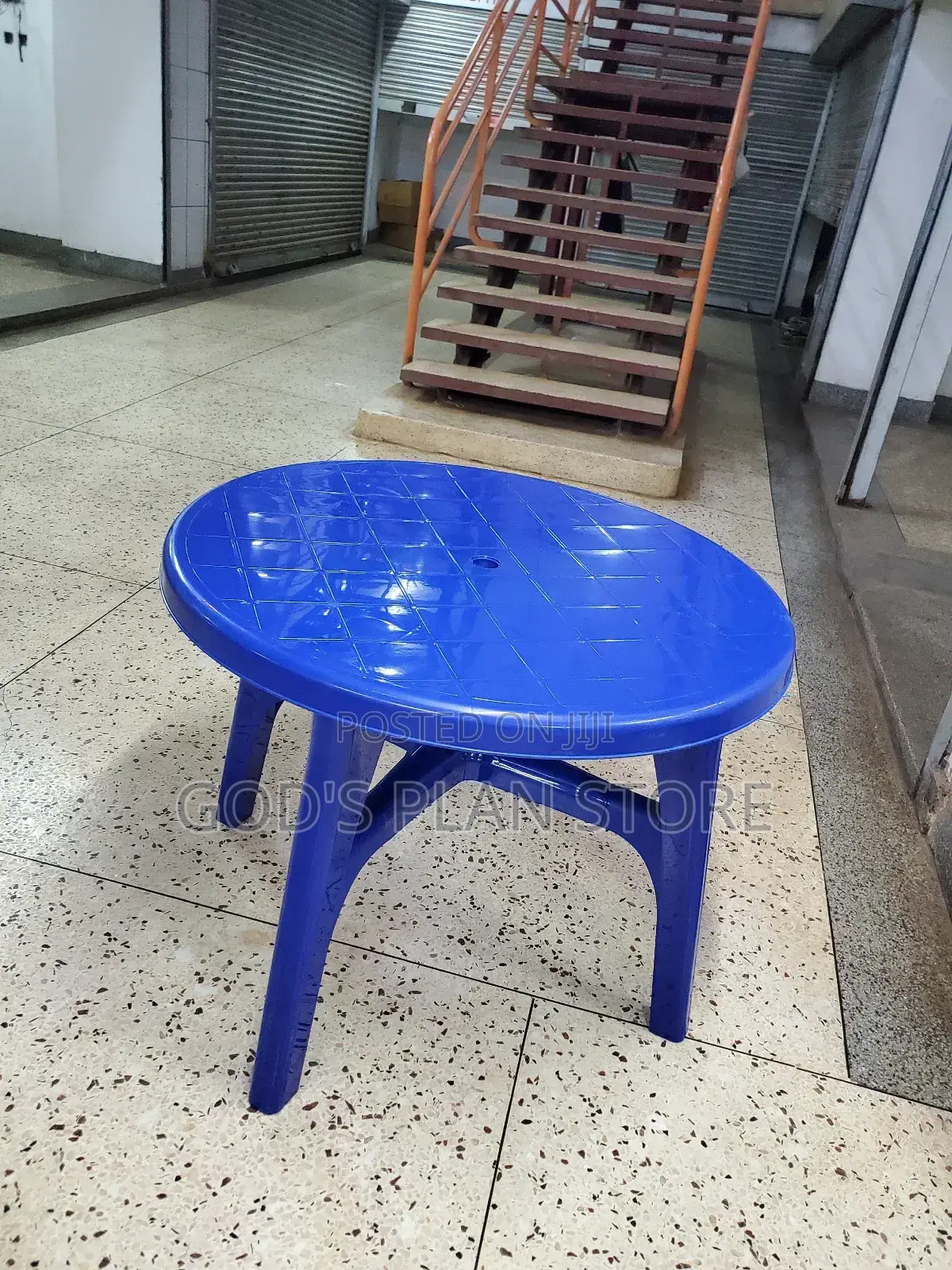 Bar and Restaurant Plastic Round Table