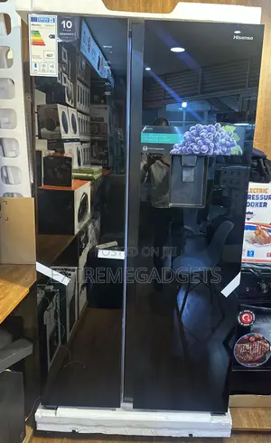 Photo - 670l Hisense Fridge Side by Side/ With Despenser Black