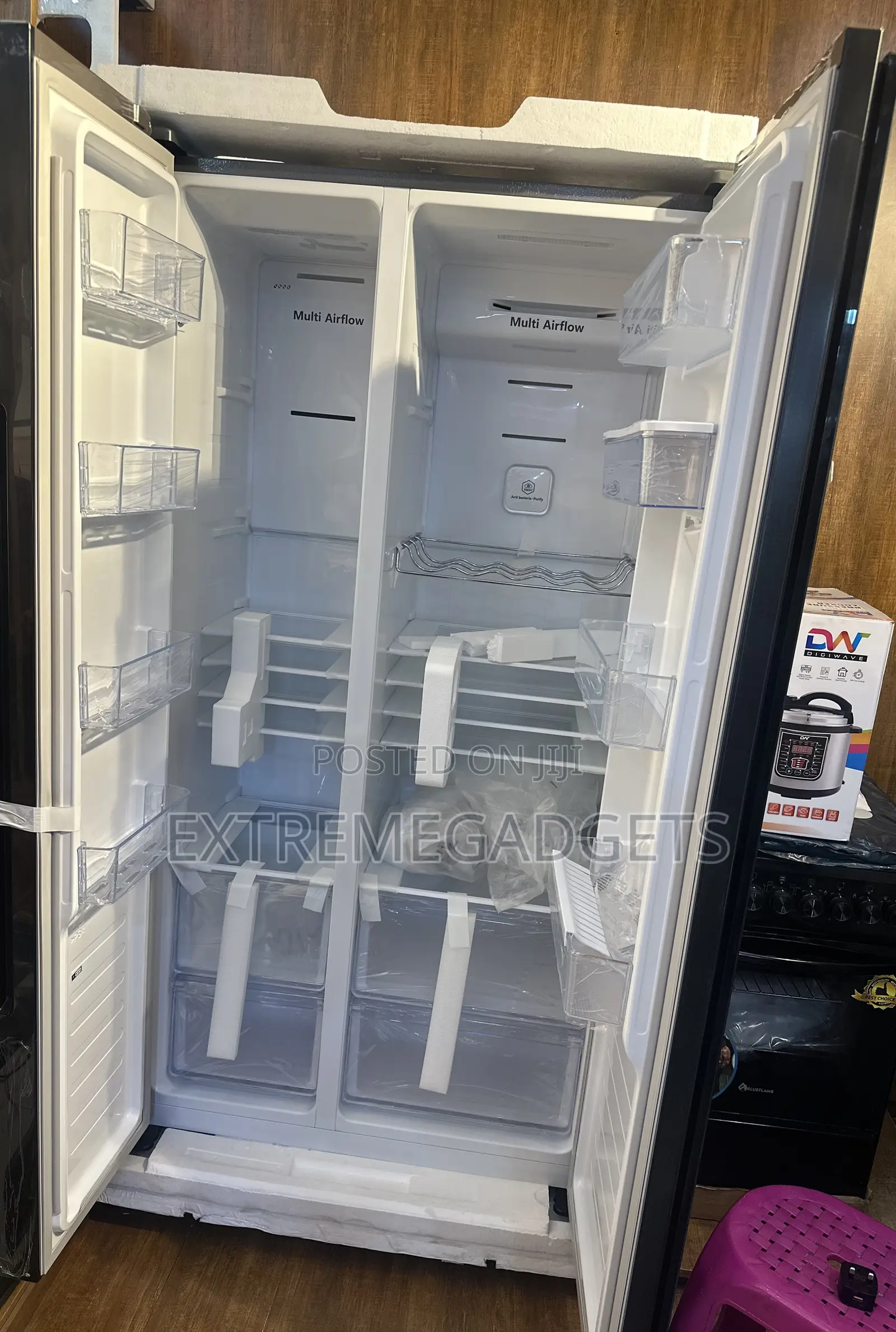 670l Hisense Fridge Side by Side/ With Despenser Black