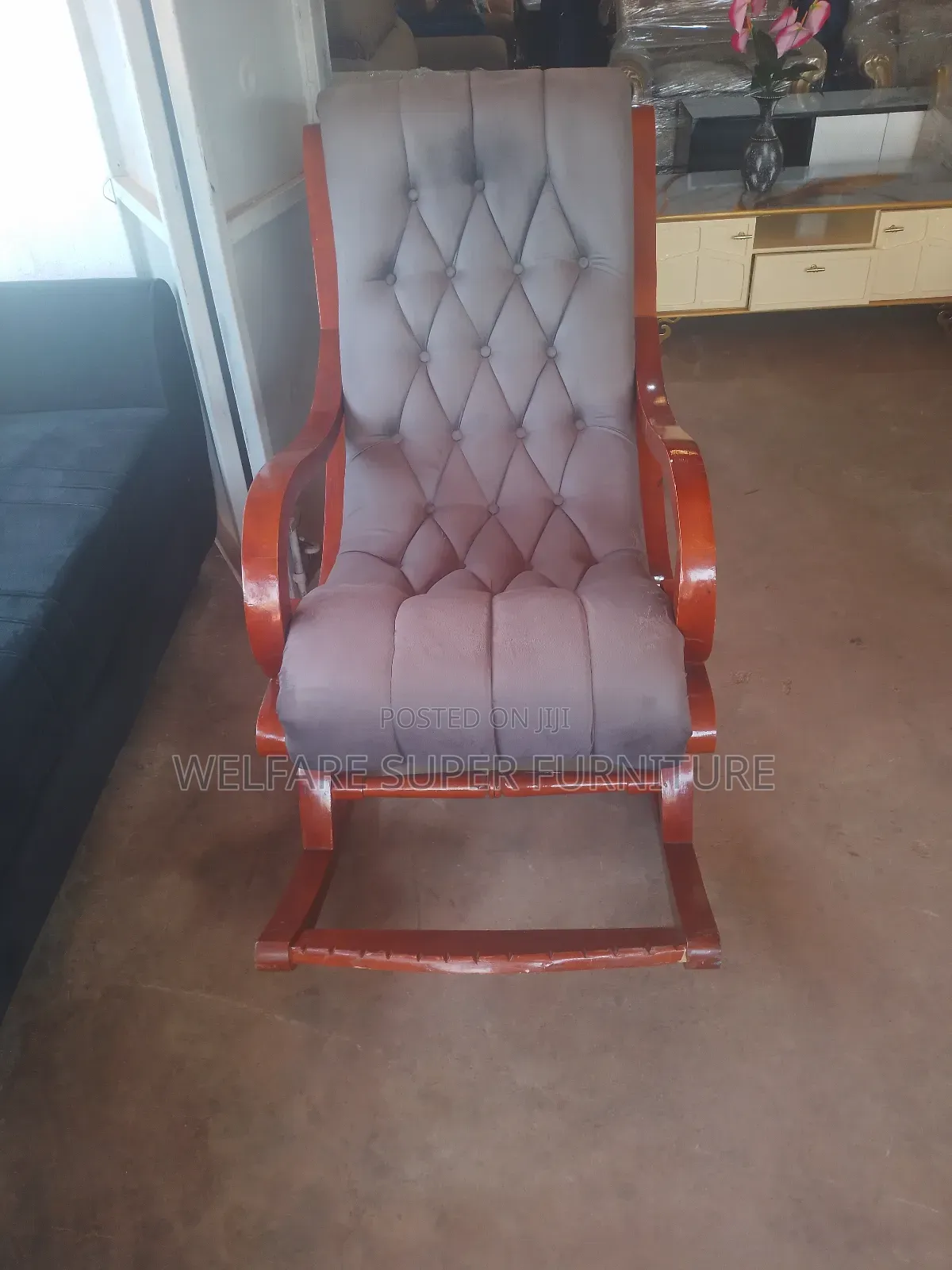 Locking Chair