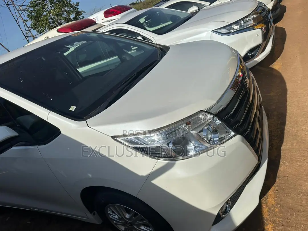 Toyota Noah 2015 White