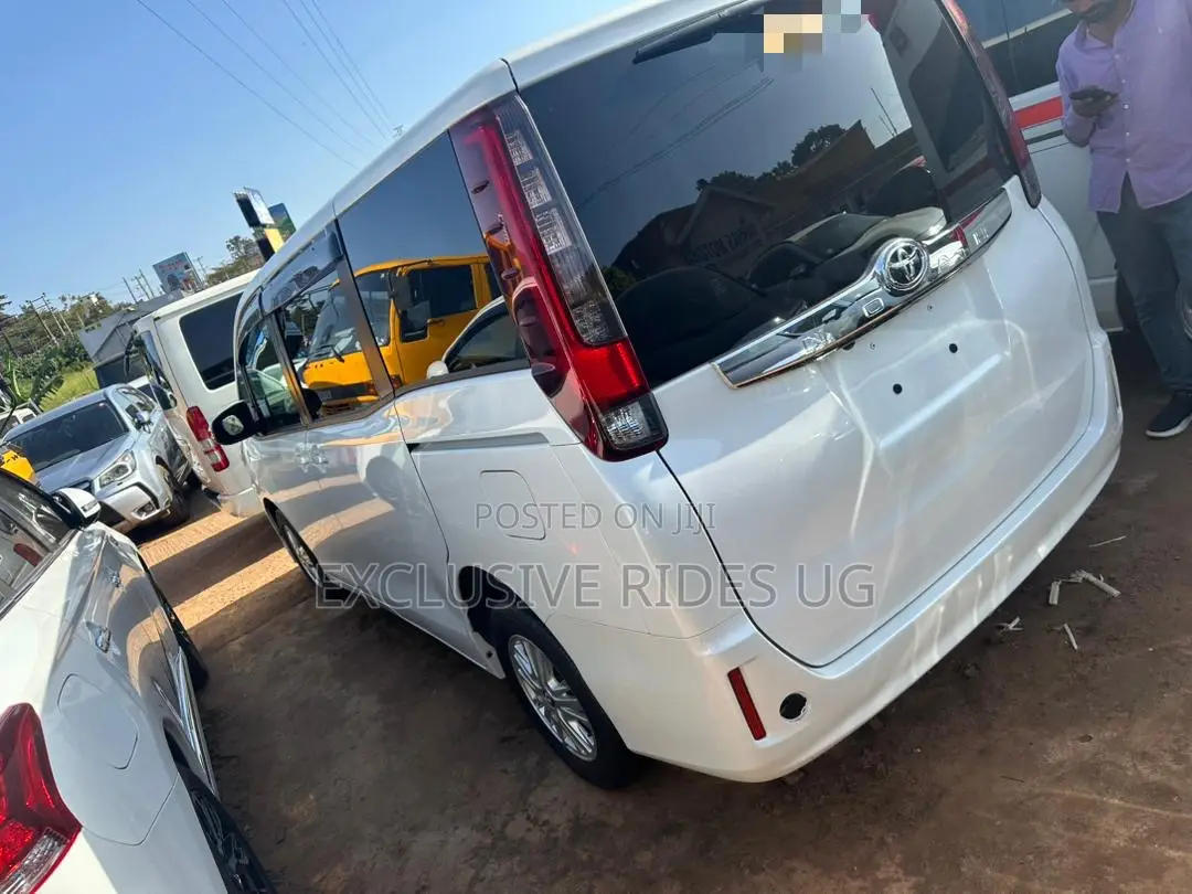 Toyota Noah 2015 White