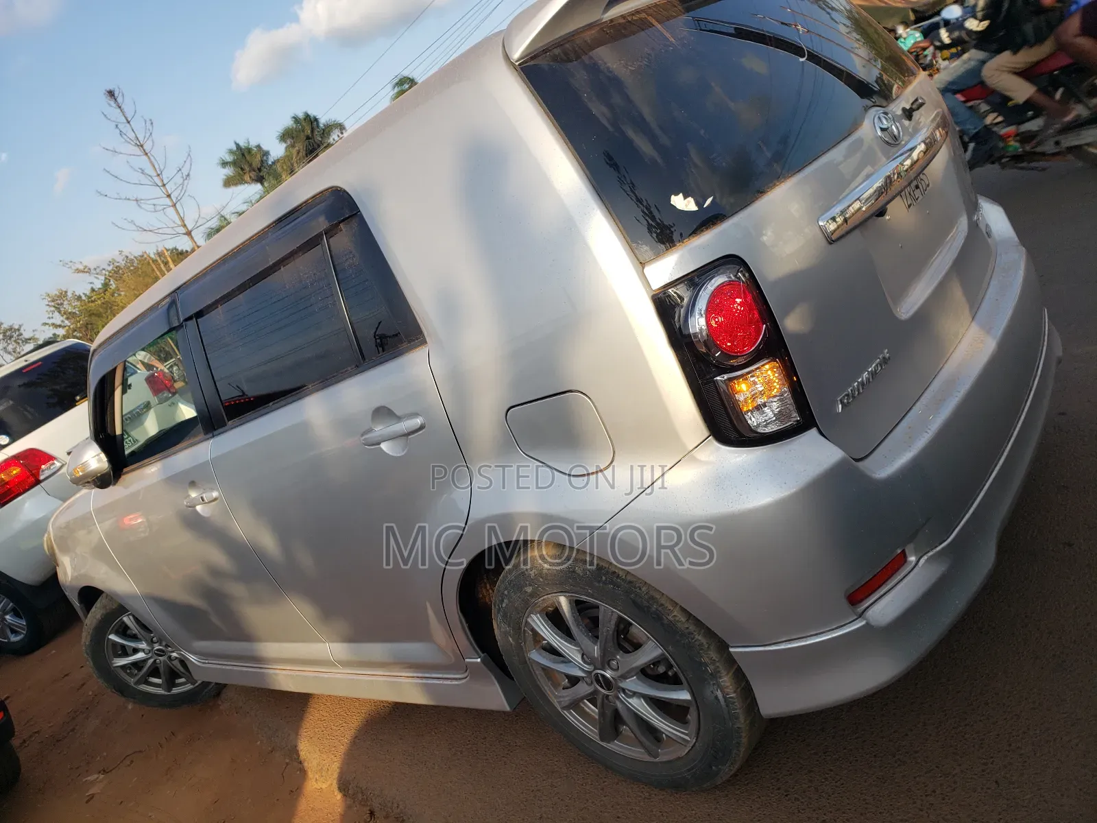 Toyota Corolla Rumion Hatchback 1.8 AWD 2012 Silver