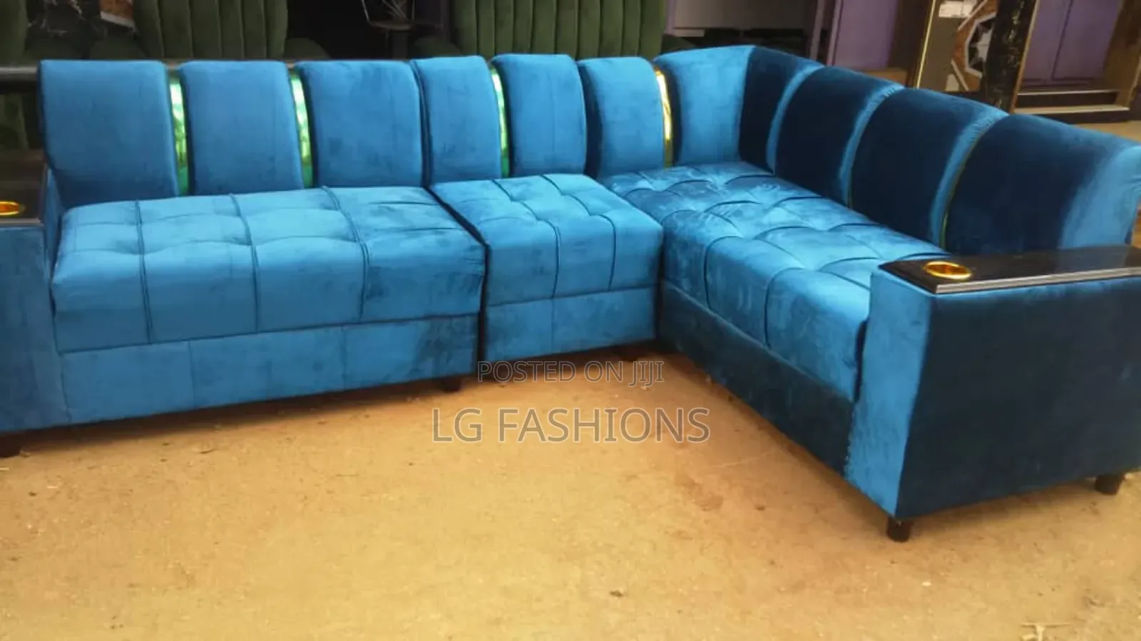 Corner/L Sofa.