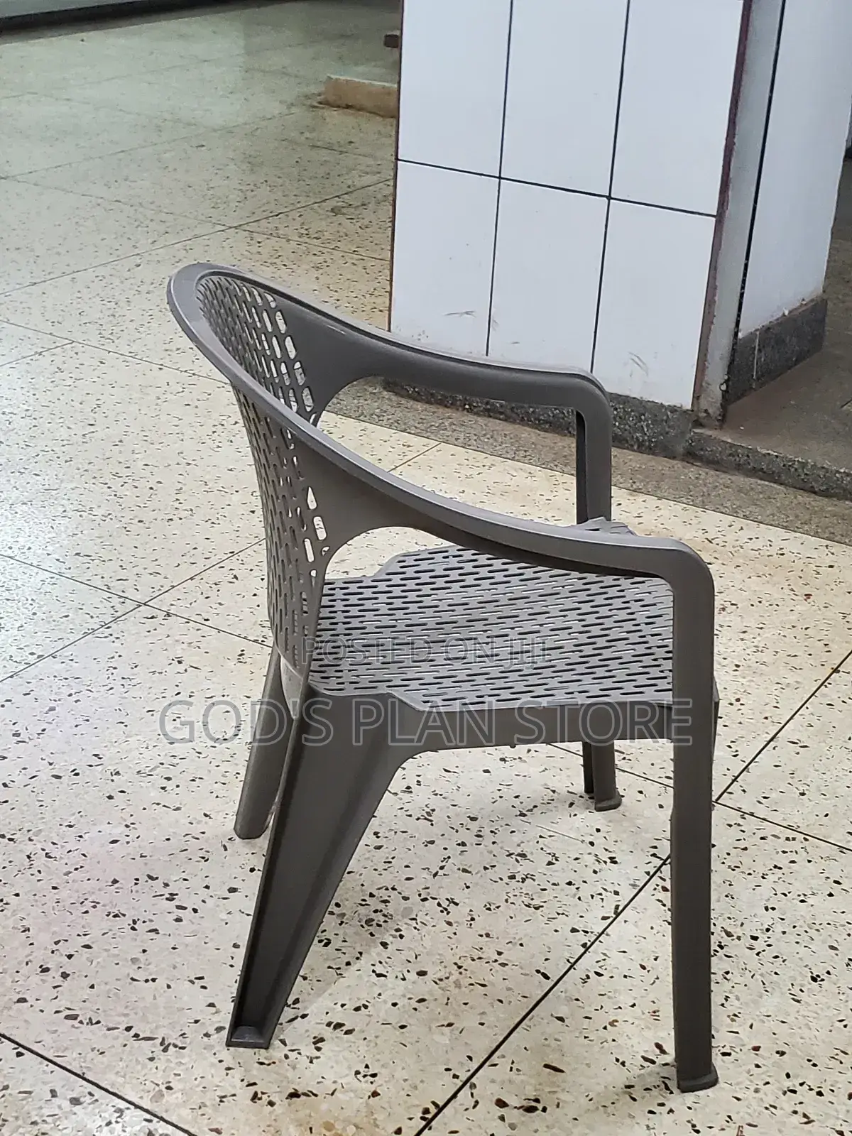 Plastic Chairs Plastic Chairs