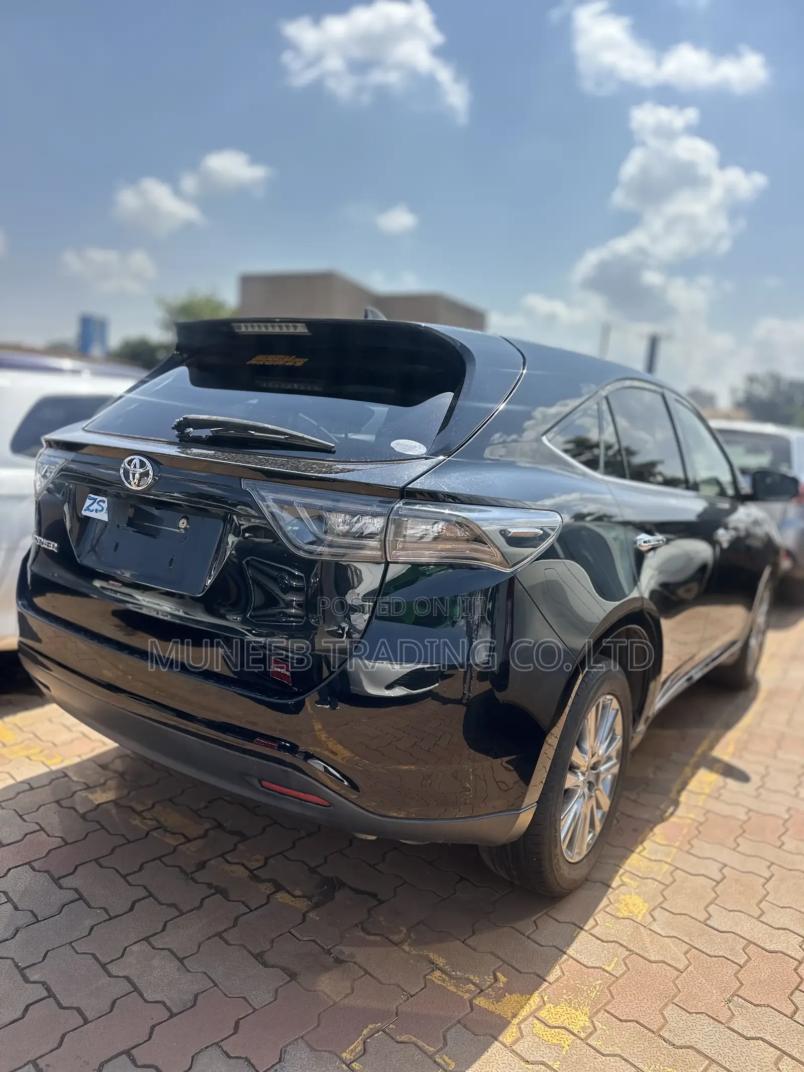 Toyota Harrier 2.0 2016 Black