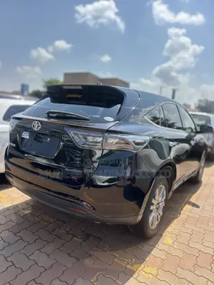 Toyota Harrier 2.0 2016 Black