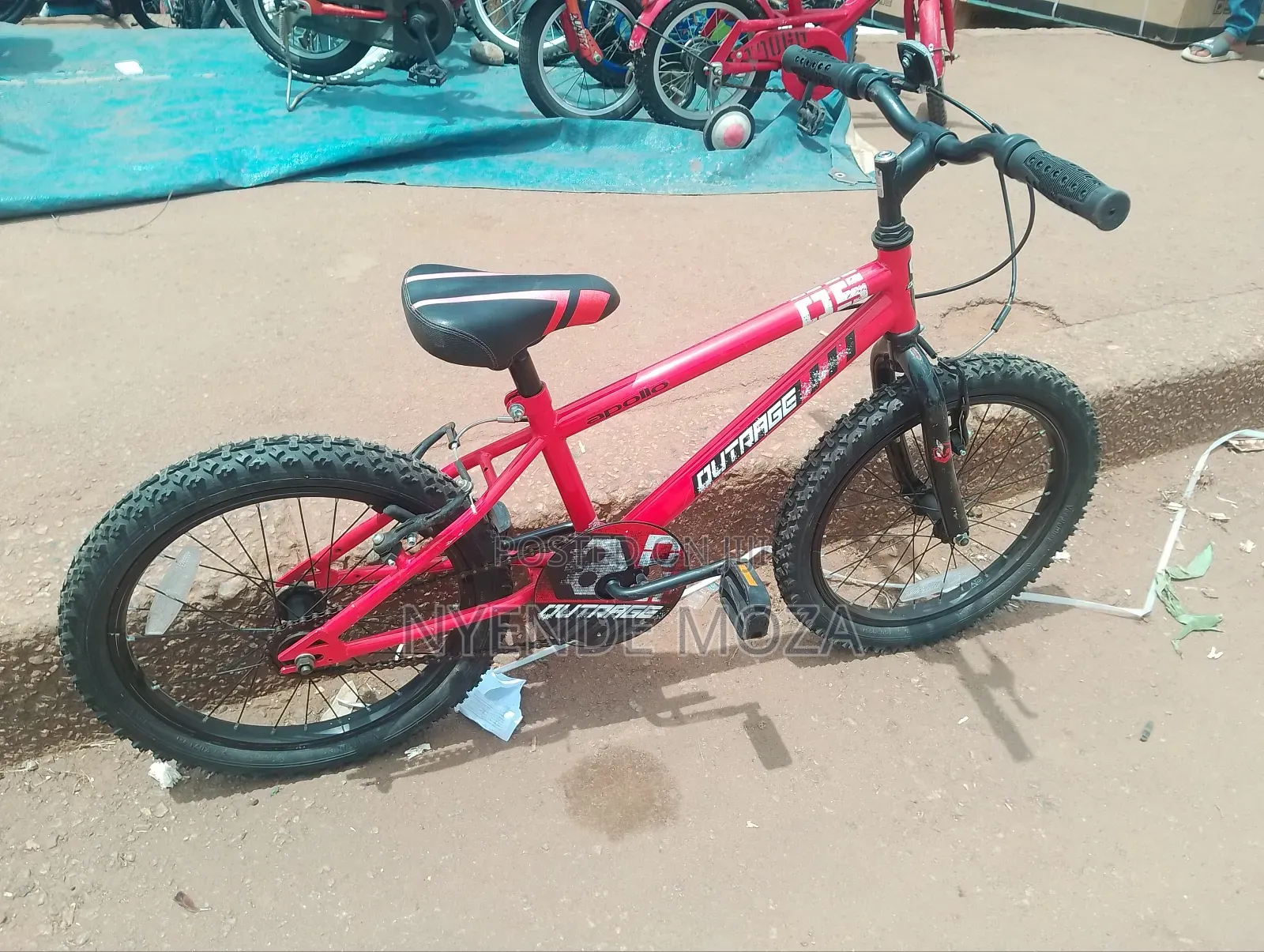 Apollo Dutrage Kids Bike