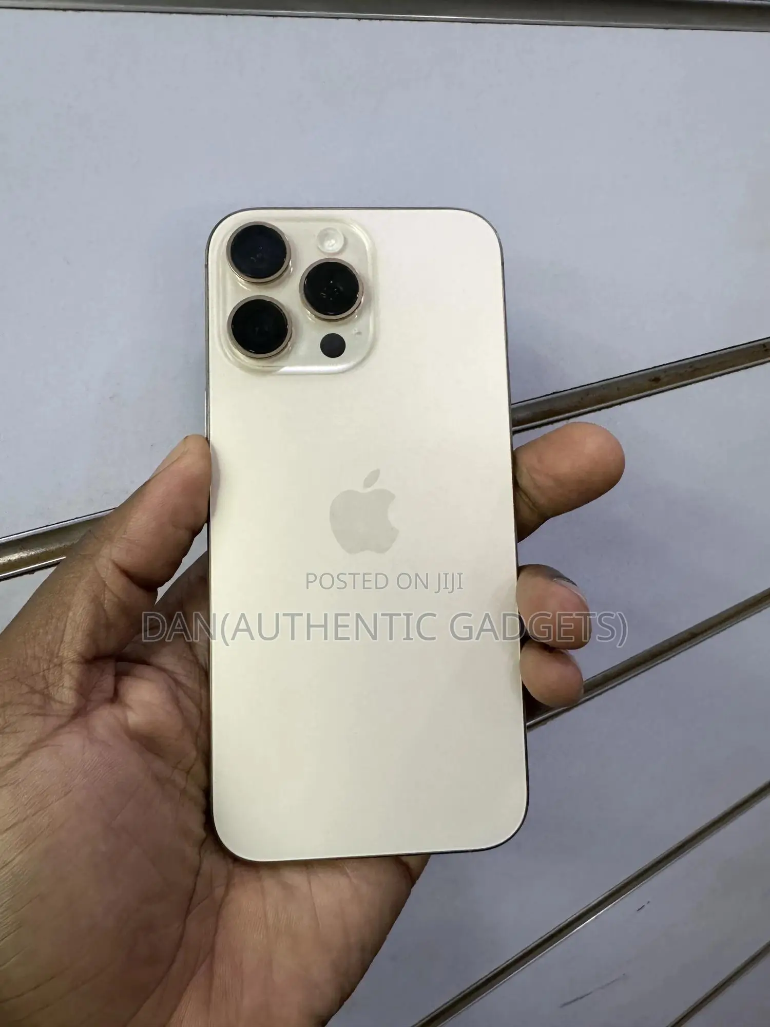 New Apple iPhone 16 Pro Max 1 TB Gold