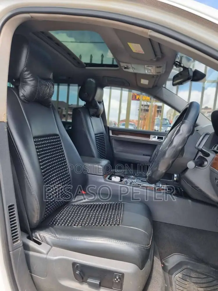 Volkswagen Touareg 2010 White