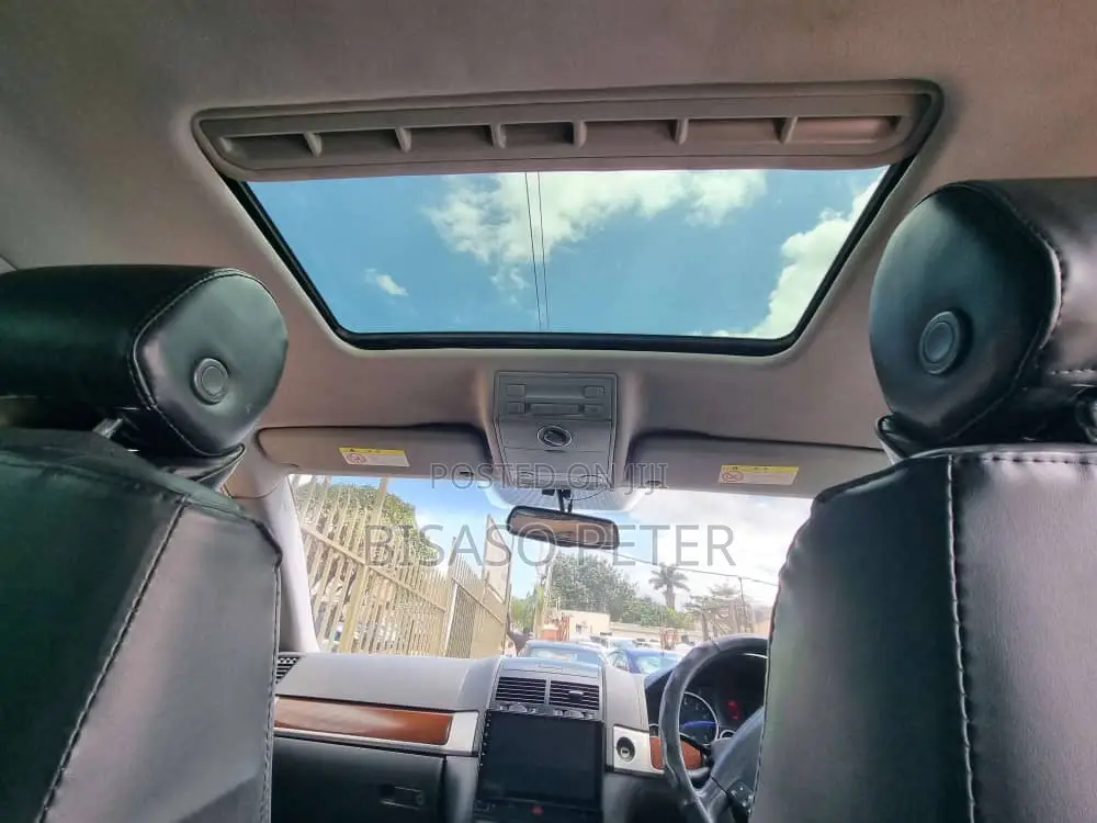 Volkswagen Touareg 2010 White