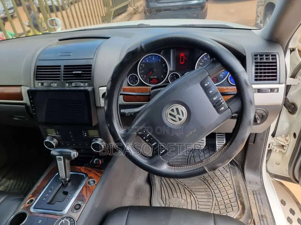 Volkswagen Touareg 2010 White