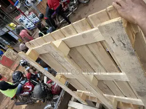 Winged Pallet Wide and Strong