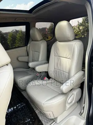 Toyota Noah 2.0 143hp AWD (7 Seater) 2013 Gray